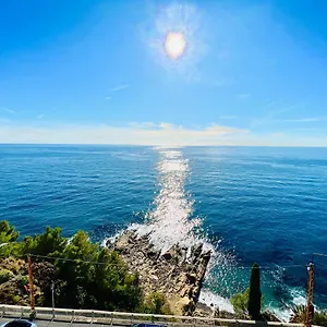 https://fronte-mare-casa-del-sole-16.hotelitalianriviera.com